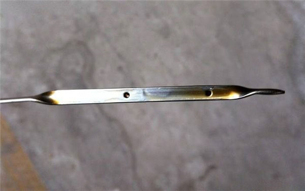 機(jī)油沒少反而暴增 你看機(jī)油尺的姿勢正確嗎？